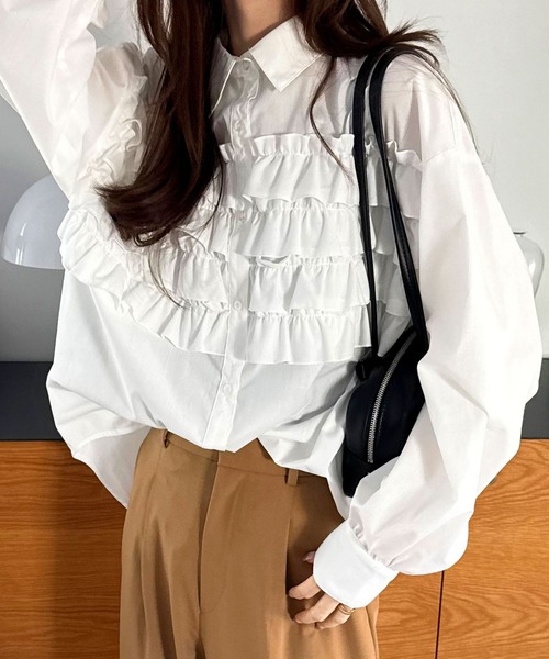 GeeRA(ジーラ)の「ビスチェ風デザインフリルオーバーサイズシャツ(シャツ/ブラウス・レディース・オフホワイト/ブルー・MEDIUM/LARGE)」の22枚目の写真