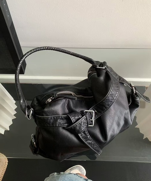 HALEY PESCA（ヘーリーペスカ）の「HALEY PESCA/【大容量&２Way】ヴィンテージ　ベルトデザインショルダーバッグ（ショルダーバッグ・レディース・ホワイト/ブラック/シルバー・FREE）」の10枚目の写真