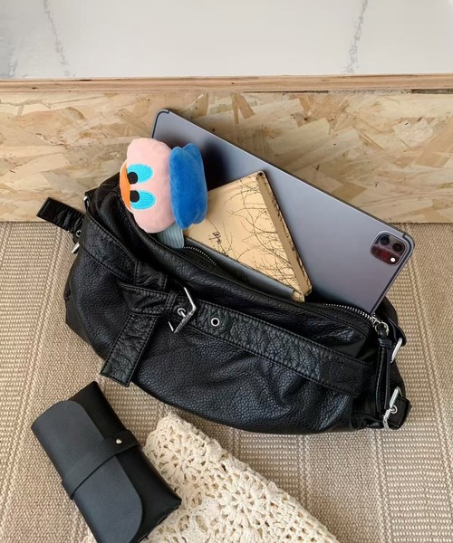 HALEY PESCA（ヘーリーペスカ）の「HALEY PESCA/【大容量&２Way】ヴィンテージ　ベルトデザインショルダーバッグ（ショルダーバッグ・レディース・ホワイト/ブラック/シルバー・FREE）」の13枚目の写真