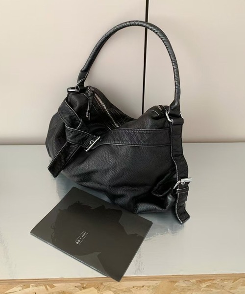 HALEY PESCA（ヘーリーペスカ）の「HALEY PESCA/【大容量&２Way】ヴィンテージ　ベルトデザインショルダーバッグ（ショルダーバッグ・レディース・ホワイト/ブラック/シルバー・FREE）」の8枚目の写真