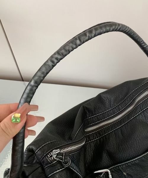 HALEY PESCA（ヘーリーペスカ）の「HALEY PESCA/【大容量&２Way】ヴィンテージ　ベルトデザインショルダーバッグ（ショルダーバッグ・レディース・ホワイト/ブラック/シルバー・FREE）」の16枚目の写真