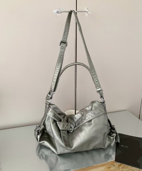 HALEY PESCA（ヘーリーペスカ）の「HALEY PESCA/【大容量&２Way】ヴィンテージ　ベルトデザインショルダーバッグ（ショルダーバッグ・レディース・ホワイト/ブラック/シルバー・FREE）」の4枚目の写真