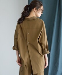 【SLOW/一部店舗限定】ライトタンブラータフタ バックボタン シャツ