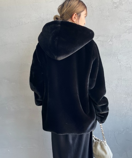 TATRAS（タトラス）の「[TATRAS/タトラス] BOMOS フーデッドファーブルゾン（ブルゾン・レディース・ライトグレー/ブラック・3/2/4）」の14枚目の写真