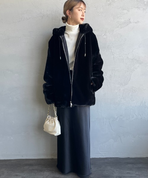 TATRAS（タトラス）の「[TATRAS/タトラス] BOMOS フーデッドファーブルゾン（ブルゾン・レディース・ライトグレー/ブラック・3/2/4）」の3枚目の写真