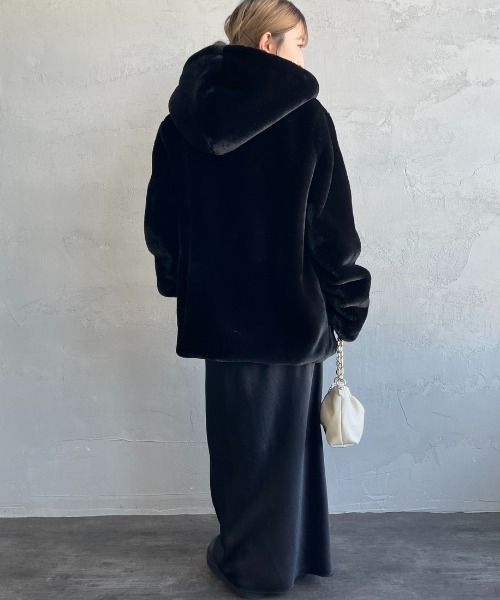 TATRAS（タトラス）の「[TATRAS/タトラス] BOMOS フーデッドファーブルゾン（ブルゾン・レディース・ライトグレー/ブラック・3/2/4）」の18枚目の写真