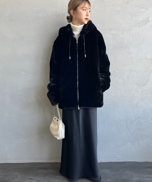 TATRAS（タトラス）の「[TATRAS/タトラス] BOMOS フーデッドファーブルゾン（ブルゾン・レディース・ライトグレー/ブラック・3/2/4）」の4枚目の写真