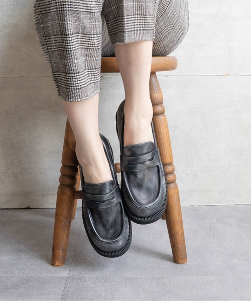 Fabby fabby(ファビィーファビィー)の「プレーンコインローファーシューズ(ローファー・レディース・ブラック/ブラック系その他/ブラウン系その他2/ブラック系その他2・SMALL/LARGE/MEDIUM)」の3枚目の写真