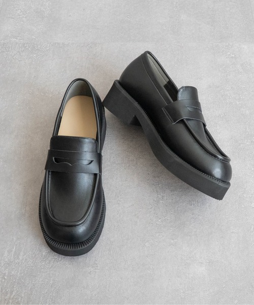 Fabby fabby(ファビィーファビィー)の「プレーンコインローファーシューズ(ローファー・レディース・ブラック/ブラック系その他/ブラウン系その他2/ブラック系その他2・SMALL/LARGE/MEDIUM)」の2枚目の写真