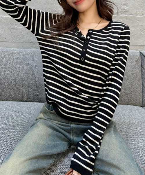 Eclat one(エクラワン)の「【Eclat one】レイヤード デザイン ヘンリーネック ニット(Tシャツ/カットソー・レディース・ブラック×ホワイト/ブラック/グレー/オフホワイト・FREE)」の4枚目の写真