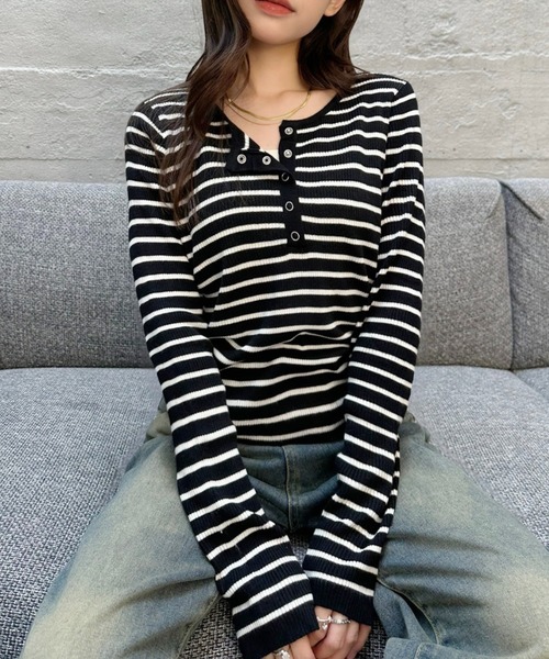 Eclat one(エクラワン)の「【Eclat one】レイヤード デザイン ヘンリーネック ニット(Tシャツ/カットソー・レディース・ブラック×ホワイト/ブラック/グレー/オフホワイト・FREE)」の5枚目の写真
