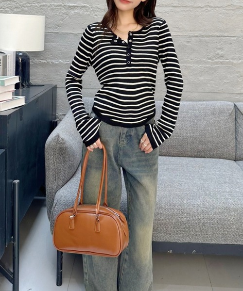 Eclat one(エクラワン)の「【Eclat one】レイヤード デザイン ヘンリーネック ニット(Tシャツ/カットソー・レディース・ブラック×ホワイト/ブラック/グレー/オフホワイト・FREE)」の22枚目の写真