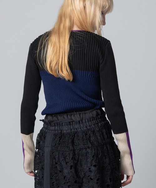 AULA AILA(アウラアイラ)の「ベアトップレイヤードニット(ニット/セーター・レディース・オフホワイト/ブラック/ラベンダー/イエロー・0)」の7枚目の写真