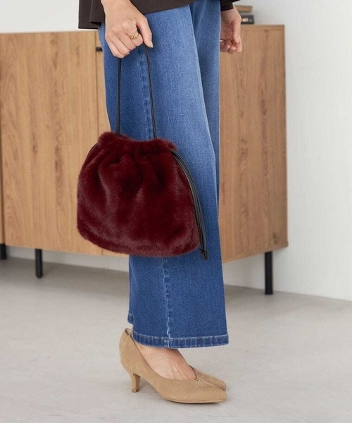 a.v.v（アーヴェヴェ）の「ファー巾着ショルダーバッグ（ショルダーバッグ・レディース・アイボリー/カーキ/ボルドー・38）」の6枚目の写真