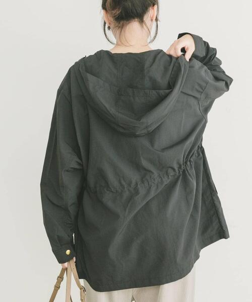 ITEMS URBANRESEARCH（アイテムズ アーバンリサーチ）の「ナイロンマウンテンパーカー（マウンテンパーカー・レディース・ブラック/キャメル・FREE）」の13枚目の写真