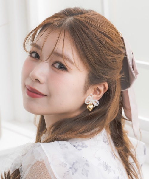 couture BY ROJITA(クチュールバイロジータ)の「パールリボンハートイヤリング(イヤリング・レディース・ゴールド・FREE)」の8枚目の写真