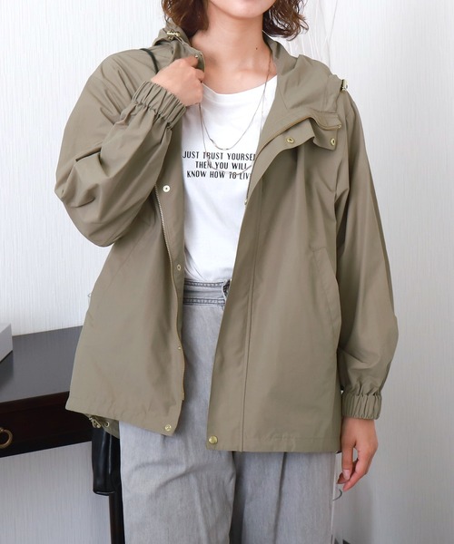 libelle more(リベル モア)の「【NC撥水加工】裾ドロストミドル丈マウンテンパーカー(マウンテンパーカー・レディース・グレイッシュベージュ/モカ/カーキ/ブラック/ネイビー・M)」の6枚目の写真