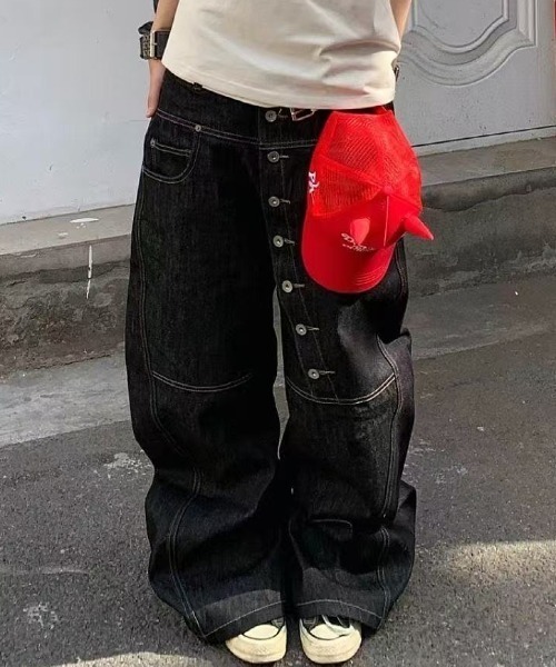 FreeZone（フリーゾーン）の「アシンメトリーボタン ワイドレッグデニムパンツ（デニムパンツ・メンズ・ダークブルー・S/M/L）」の13枚目の写真