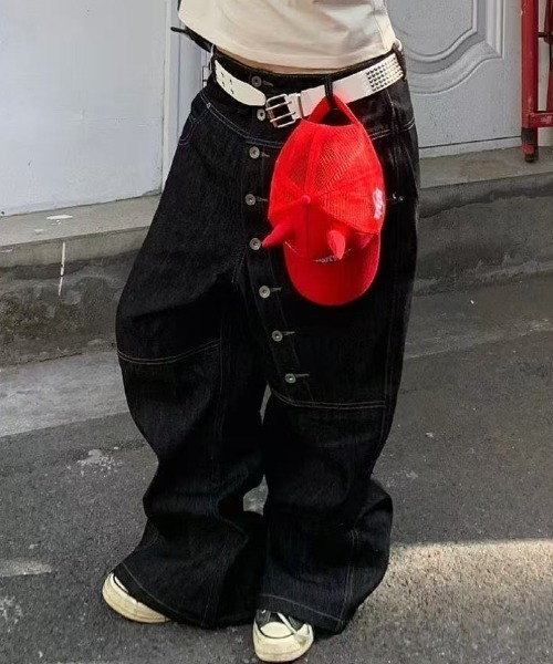 FreeZone（フリーゾーン）の「アシンメトリーボタン ワイドレッグデニムパンツ（デニムパンツ・メンズ・ダークブルー・S/M/L）」の14枚目の写真