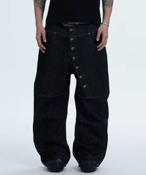 FreeZone（フリーゾーン）の「アシンメトリーボタン ワイドレッグデニムパンツ（デニムパンツ・メンズ・ダークブルー・S/M/L）」の16枚目の写真