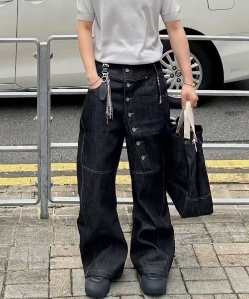 FreeZone（フリーゾーン）の「アシンメトリーボタン ワイドレッグデニムパンツ（デニムパンツ・メンズ・ダークブルー・S/M/L）」の12枚目の写真