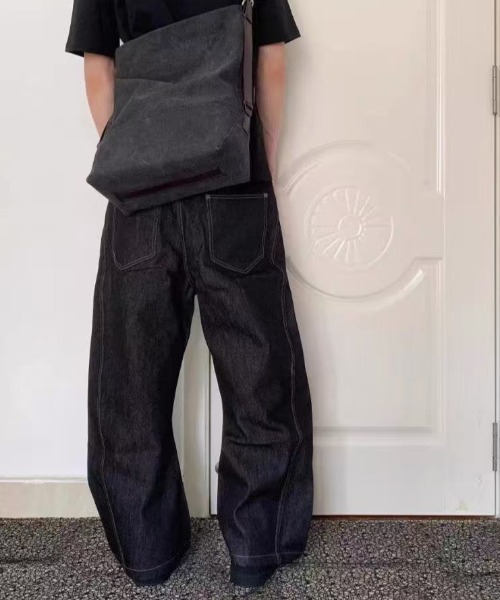 FreeZone（フリーゾーン）の「アシンメトリーボタン ワイドレッグデニムパンツ（デニムパンツ・メンズ・ダークブルー・S/M/L）」の4枚目の写真