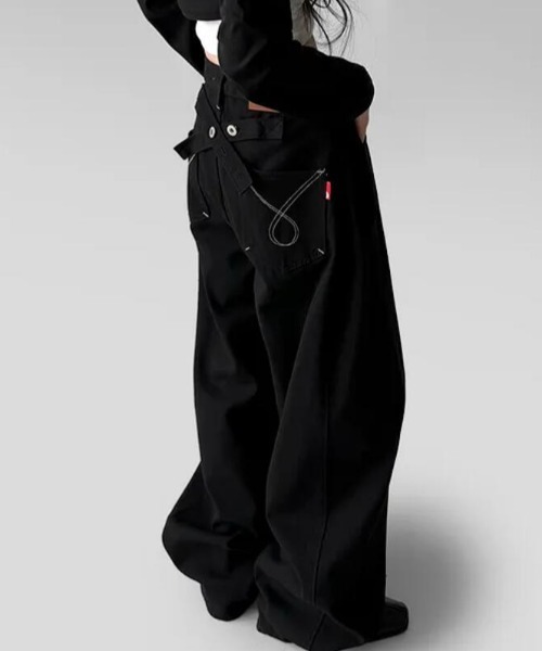 semplice(センプリチェ)の「ウエストにユニークなベルト付きデザインワイドデニムパンツ(デニムパンツ・レディース・ホワイト/ブラック・F)」の10枚目の写真