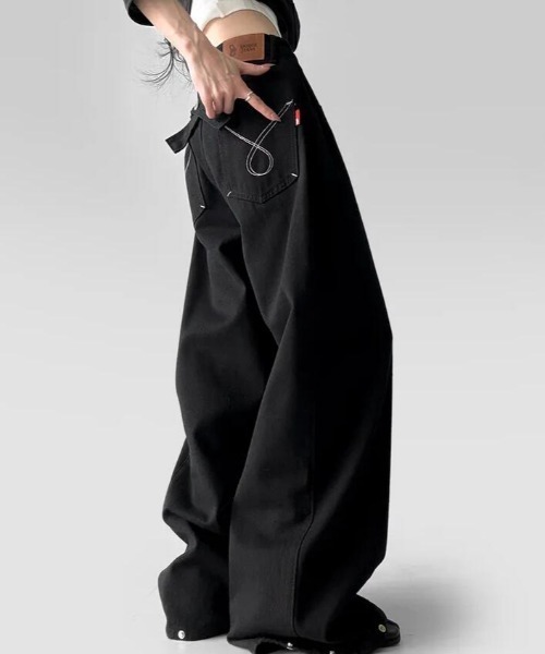 semplice(センプリチェ)の「ウエストにユニークなベルト付きデザインワイドデニムパンツ(デニムパンツ・レディース・ホワイト/ブラック・F)」の4枚目の写真