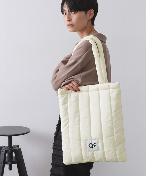 セール】【軽量／カラビナチャーム付き／A4サイズ対応】ストライプ