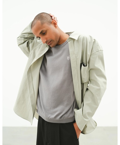 SimplyComplicated(シンプリーコンプリケイテッド)の「SCRIPT KNIT L/S TEE(Tシャツ/カットソー・メンズ・ダークグレー/レッド・2/3)」の3枚目の写真