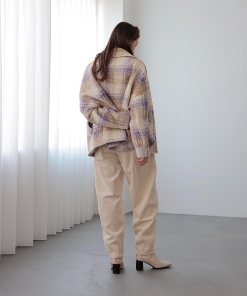 Jines(ジネス)の「コーデュロイカーブパンツ(その他パンツ・レディース・ベージュ/ホワイト・38)」の5枚目の写真