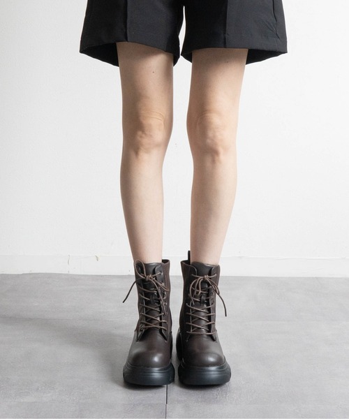 Fabby fabby（ファビィーファビィー）の「厚底リブニットレースアップショートブーツ（ブーツ・レディース・ブラック・SMALL/MEDIUM/LARGE）」の14枚目の写真