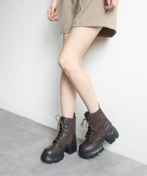 Fabby fabby（ファビィーファビィー）の「厚底リブニットレースアップショートブーツ（ブーツ・レディース・ブラック・SMALL/MEDIUM/LARGE）」の11枚目の写真