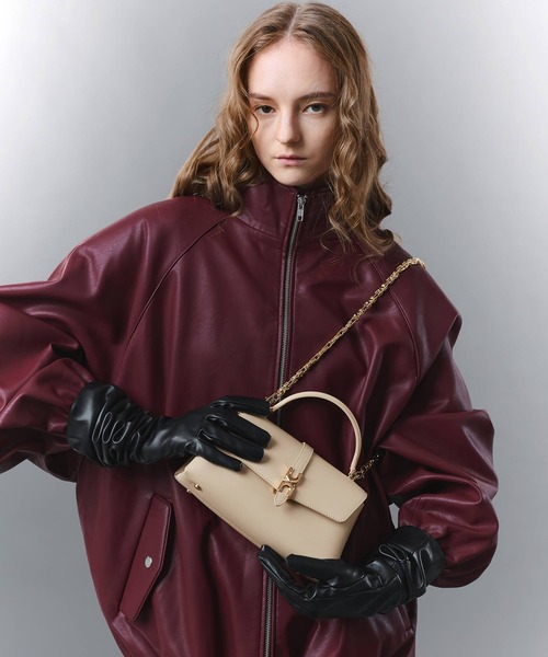 Adalyn アダリン メタリックバックル チェーンストラップ トップ