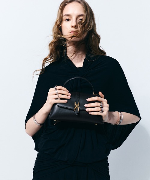 Adalyn アダリン メタリックバックル チェーンストラップ トップ