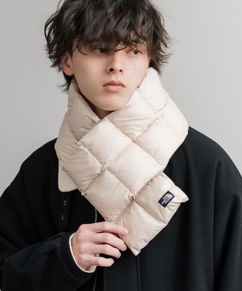 THE NORTH FACE（ザノースフェイス）の「THE NORTH FACE ザ・ノースフェイス PACKABLE T-BALL MUFFLER /ワンポイントロゴパディングマフラー（マフラー・メンズ・クリーム/ブラック/カーキ・FREE）」の3枚目の写真