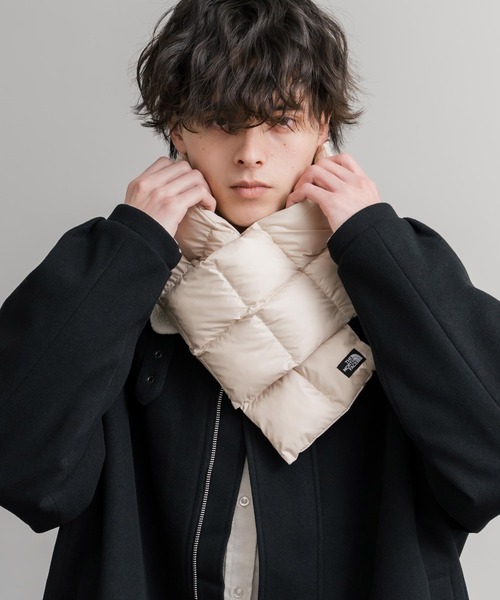 THE NORTH FACE（ザノースフェイス）の「THE NORTH FACE ザ・ノースフェイス PACKABLE T-BALL MUFFLER /ワンポイントロゴパディングマフラー（マフラー・メンズ・クリーム/ブラック/カーキ・FREE）」の8枚目の写真