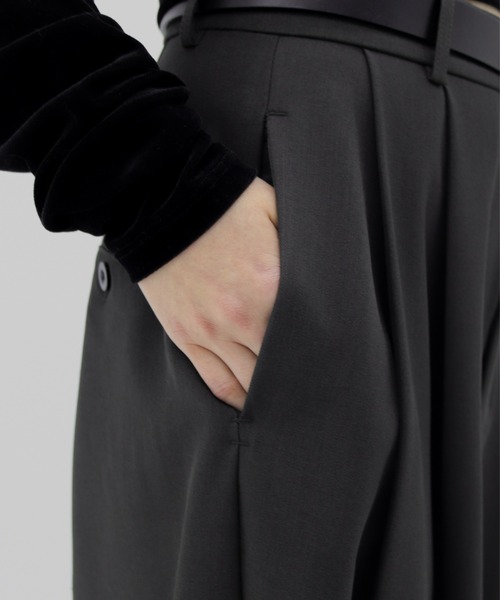 lit（リット）の「Double Tuck Stitch Pants（スラックス・レディース・チャコールグレー/ブラック・36/38）」の6枚目の写真