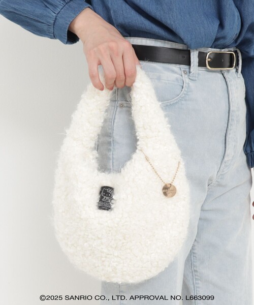 MICO COULIER(ミコクリエ)の「【HELLO KITTY × MICO COULIER】カールファーBAG(トートバッグ・レディース・オフホワイト/グレイッシュベージュ・FREE)」の4枚目の写真