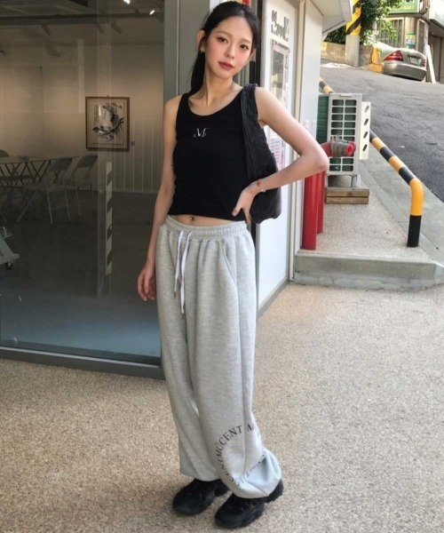 MUCENT(ムセント)の「A'GEM/9 × .kom 『MUCENT/ムーセント』DIVISION WIDE SWEAT JOGGER PANTS/ディビジョンワイドスウェットジョガーパンツ(スウェットパンツ・レディース・ブラック/グレー・S)」の3枚目の写真