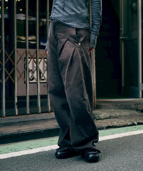 CONZ(コンズ)の「CURVED LEG JEANS(デニムパンツ・レディース・ダークブラウン・2/1/3)」の9枚目の写真