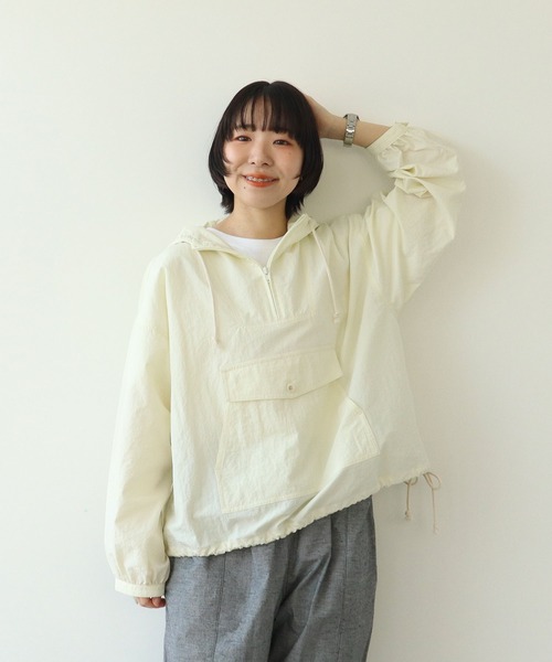 PAR ICI（パーリッシィ）の「ナイロンアノラックプルオーバー（その他アウター・レディース・サックスブルー/ブラック/アイボリー・FREE）」の2枚目の写真