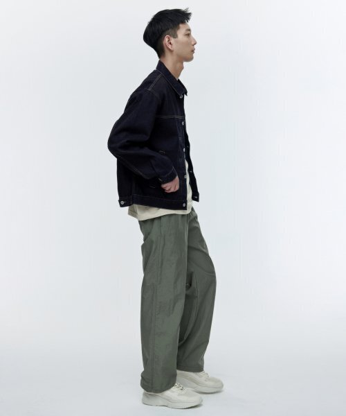 MUSINSA STANDARD（ムシンサスタンダード）の「ナイロンワイドストリングパンツ[ライトカーキ]（スウェットパンツ・メンズ・その他・26/28/30/32/34/36/38/40/42）」の2枚目の写真