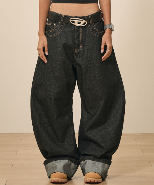 TAKEASY(テイクイージー)の「カーブドJジーンズ(ブラック)(デニムパンツ・メンズ・その他・SMALL/MEDIUM/LARGE/X-LARGE)」の1枚目の写真