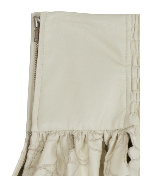 Ameri（アメリ）の「UND LACE CUTWORK CORSET TOP（その他トップス・レディース・アイボリー/ブラック・SMALL/MEDIUM）」の18枚目の写真