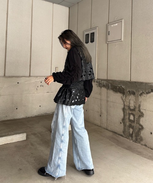 Ameri（アメリ）の「UND LACE CUTWORK CORSET TOP（その他トップス・レディース・アイボリー/ブラック・SMALL/MEDIUM）」の9枚目の写真