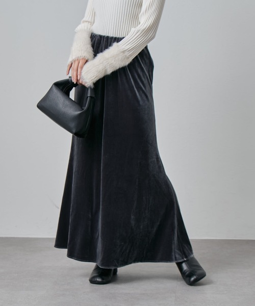 Lui's(ルイス)の「ベロアマーメイドスカート(スカート・レディース・ブラック/アイボリー/グレー・36/38)」の1枚目の写真