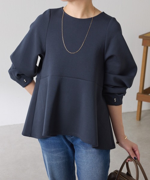 COLLAGE GALLARDAGALANTE（コラージュガリャルダガランテ）の「袖ビジューペプラムカットソー/WEB限定カラー展開（Tシャツ/カットソー・レディース・グレー/ネイビー/オフホワイト・FREE）」の3枚目の写真