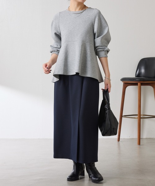 COLLAGE GALLARDAGALANTE（コラージュガリャルダガランテ）の「袖ビジューペプラムカットソー/WEB限定カラー展開（Tシャツ/カットソー・レディース・グレー/ネイビー/オフホワイト・FREE）」の4枚目の写真