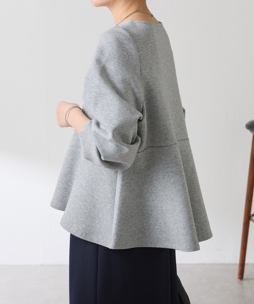 COLLAGE GALLARDAGALANTE（コラージュガリャルダガランテ）の「袖ビジューペプラムカットソー/WEB限定カラー展開（Tシャツ/カットソー・レディース・グレー/ネイビー/オフホワイト・FREE）」の6枚目の写真